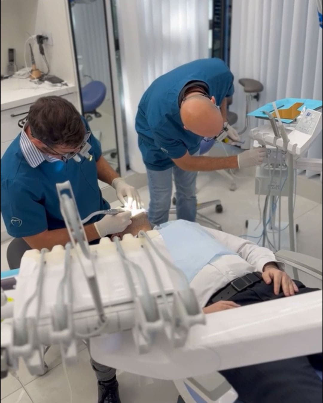 ד"ר שיפר ואסיסטנט
